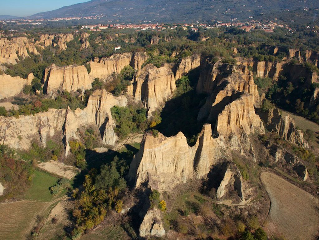 Le affascinanti Balze del Valdarno in Toscana - Poggitazzi